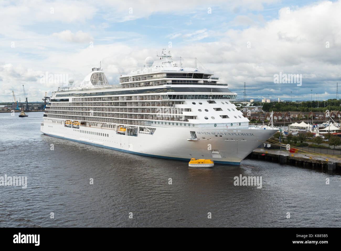 La nave da crociera Seven Seas Explorer, ormeggiata nel porto di Tyne, North Shields, England, Regno Unito Foto Stock