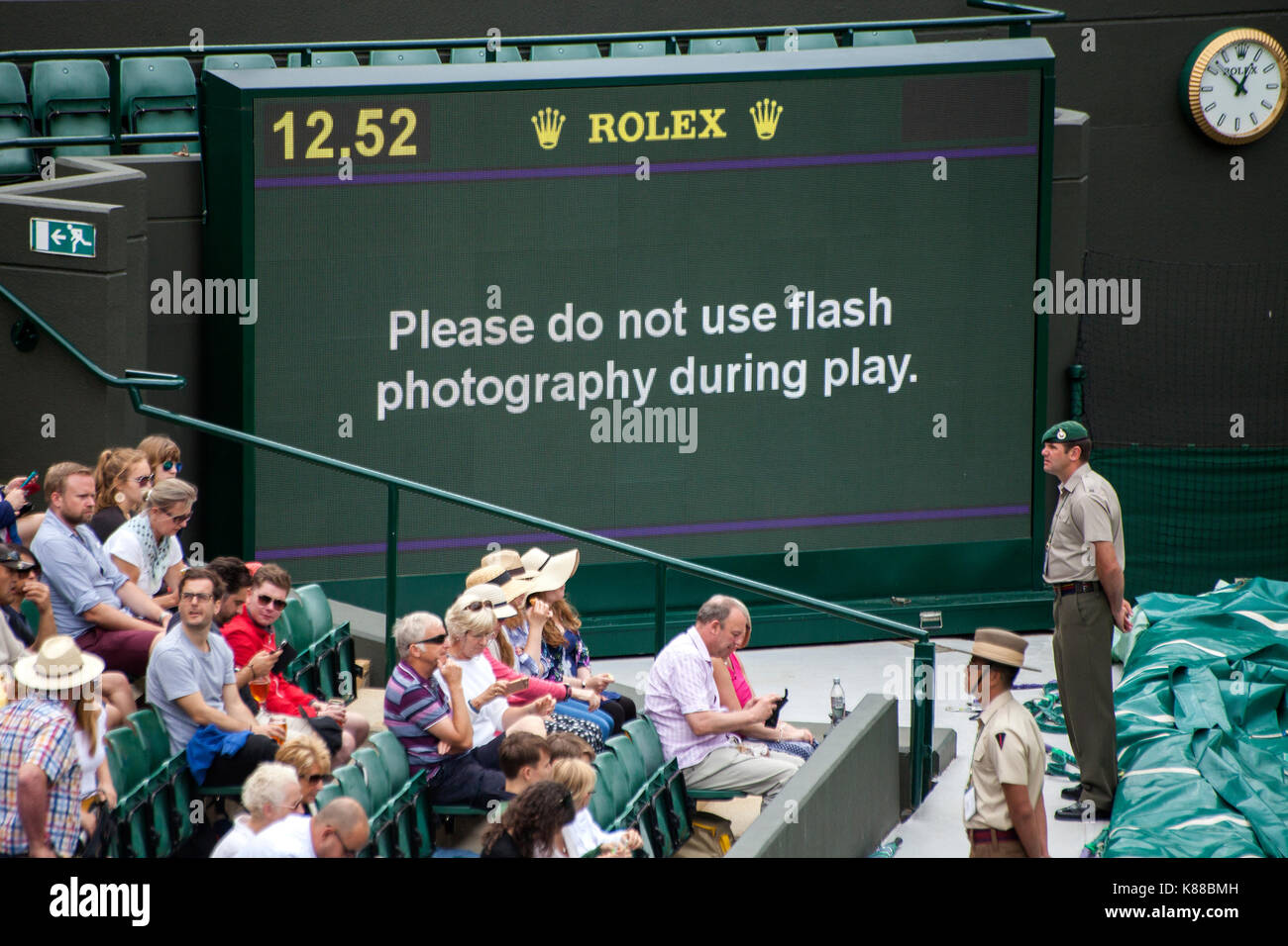 Avviso di Center Court Wimbledon "si prega di non utilizzare la fotografia flash durante il gioco" Foto Stock