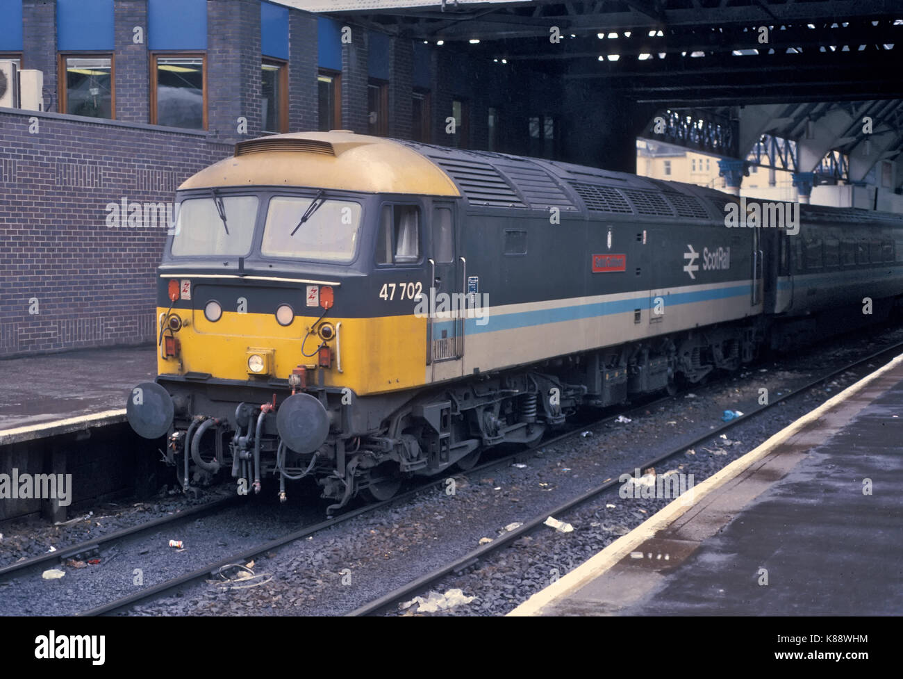 Classe 47 locomotiva alla stazione di glasgow queen street nel 1986 Foto Stock