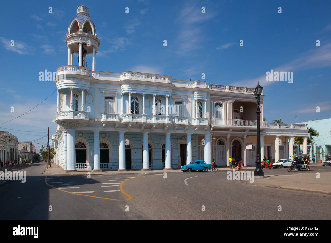 Cienfuegos, Cuba - 28 gennaio 2017: il palazzo Ferrer nell'Jose Marti park di cienfuegos a cuba.Il lavoro è stato costruito tra il 1917 e il 1918. Foto Stock