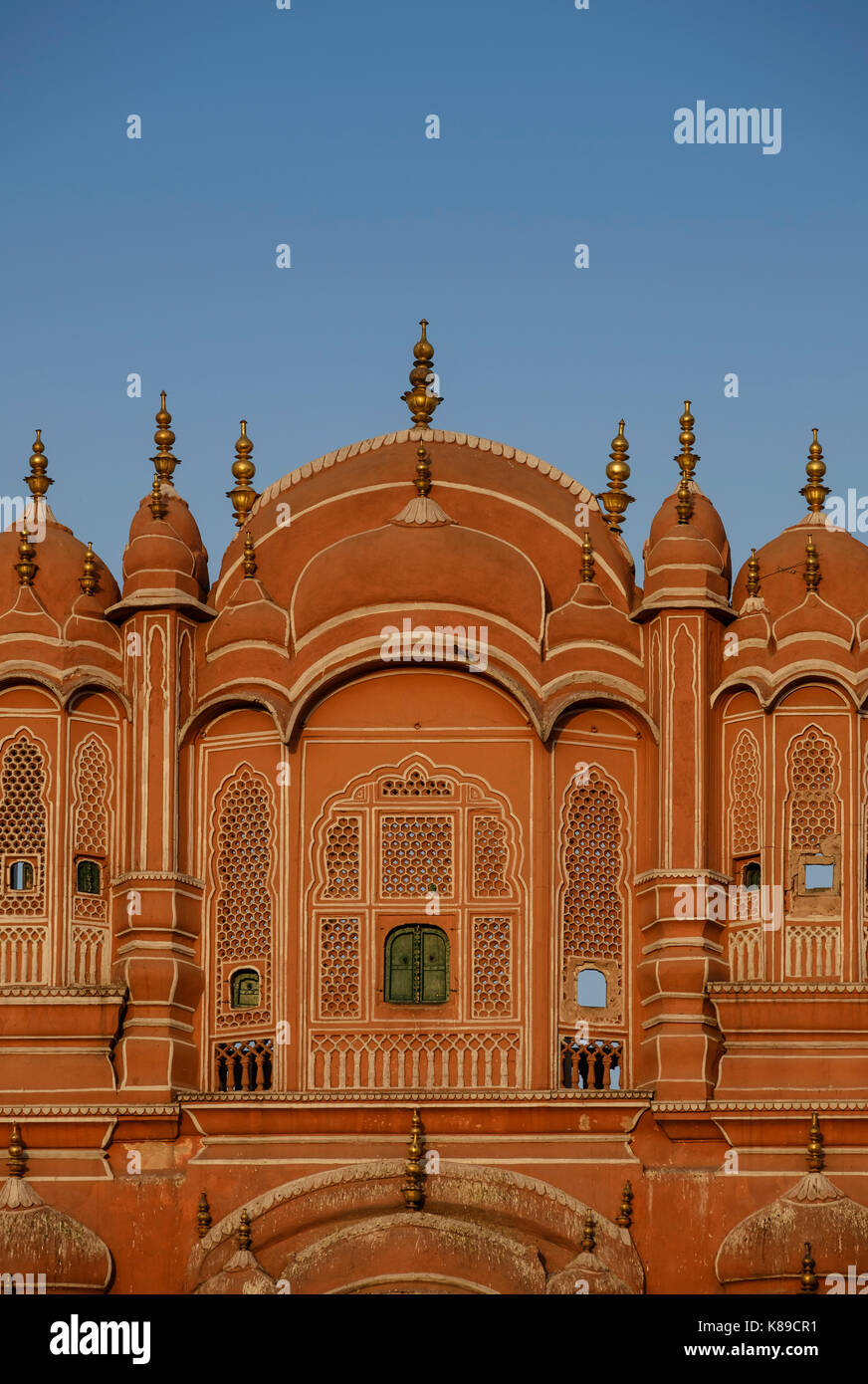 Jaipur, India - circa novembre 2016: Hawa Mahal è anche conosciuto come il palazzo dei venti a Jaipur, la città rosa, il palazzo è molto popolare. Foto Stock