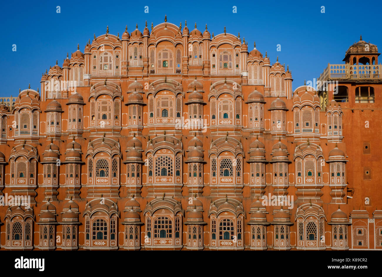 Jaipur, India - circa novembre 2016: Hawa Mahal è anche conosciuto come il palazzo dei venti a Jaipur, la città rosa, il palazzo è molto popolare. Foto Stock