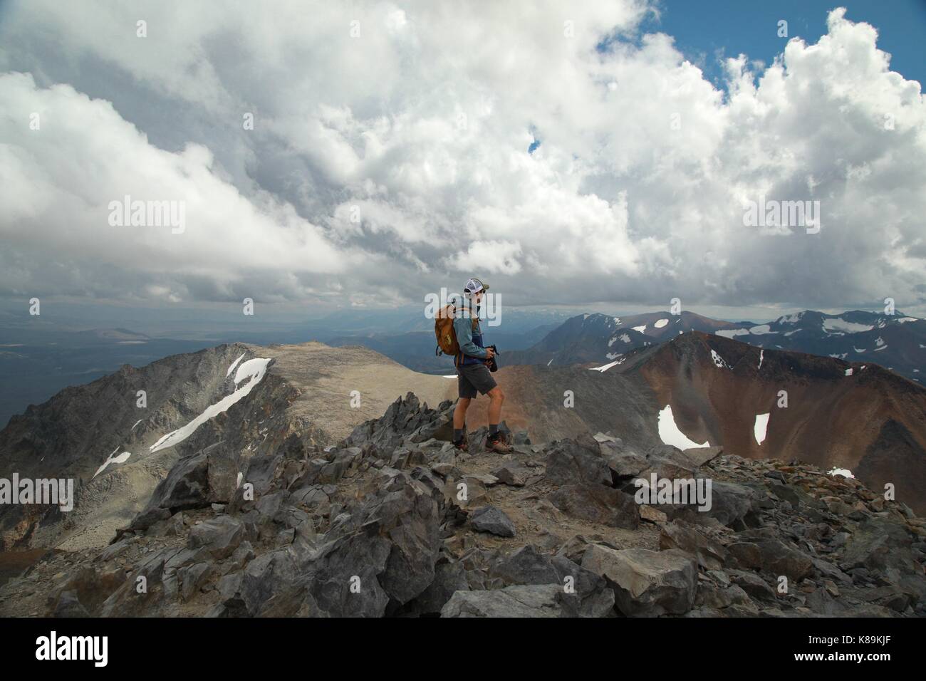 Il parco nazionale di Yosemite National Forest, California, Stati Uniti d'America. Xii Sep, 2017. Sarà brunker sulla vetta del monte dana nel parco nazionale di Yosemite a 13,061ft elevazione. Credito: Sarah Murray/stumbleweeds/zuma filo/alamy live news Foto Stock