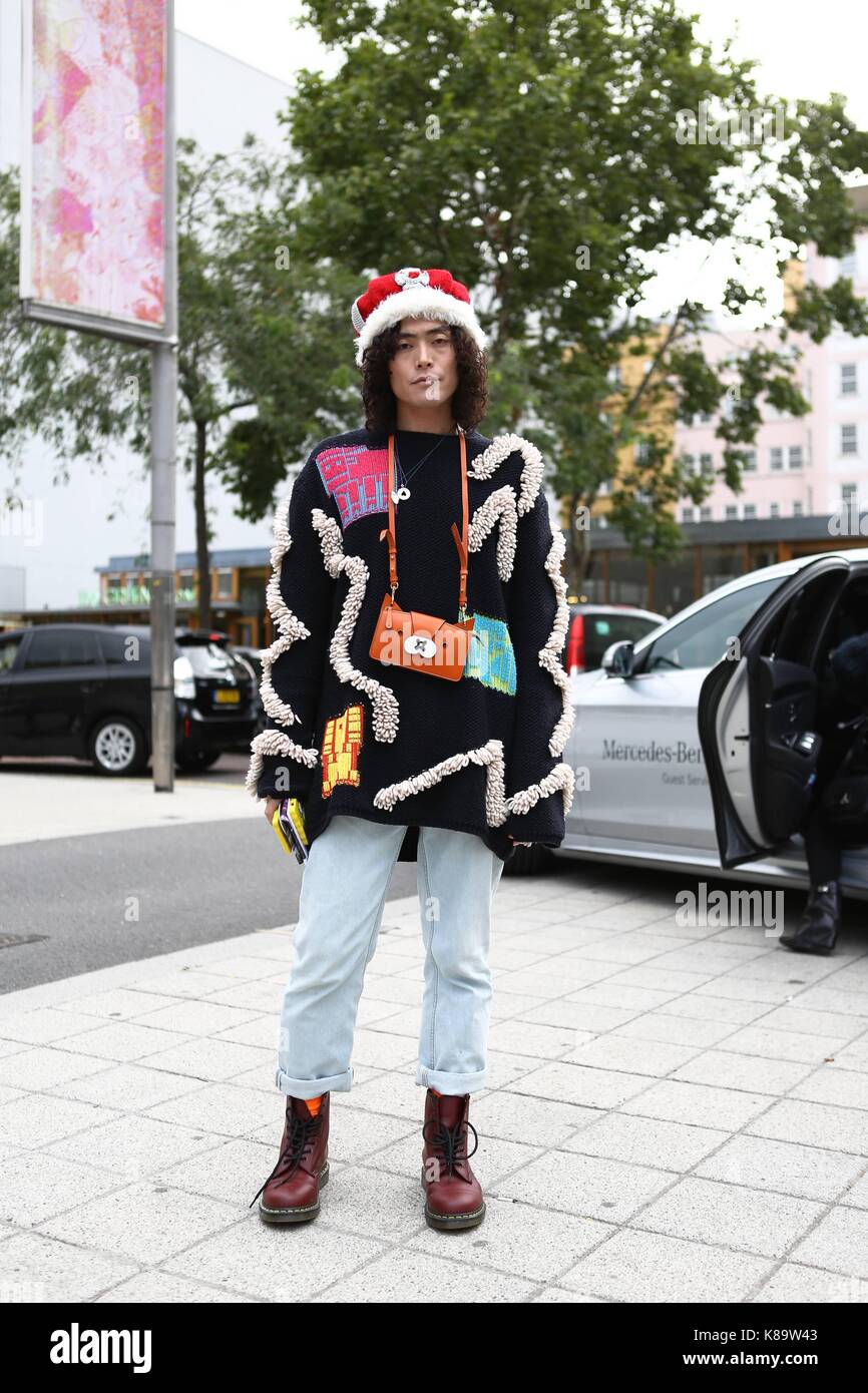 Blogger yu masui ponendo al di fuori del Roland Mouret pista visualizza durante la London Fashion Week - Settembre 17, 2017 - foto: Valentina ranieri ***per solo uso editoriale*** | verwendung weltweit Foto Stock