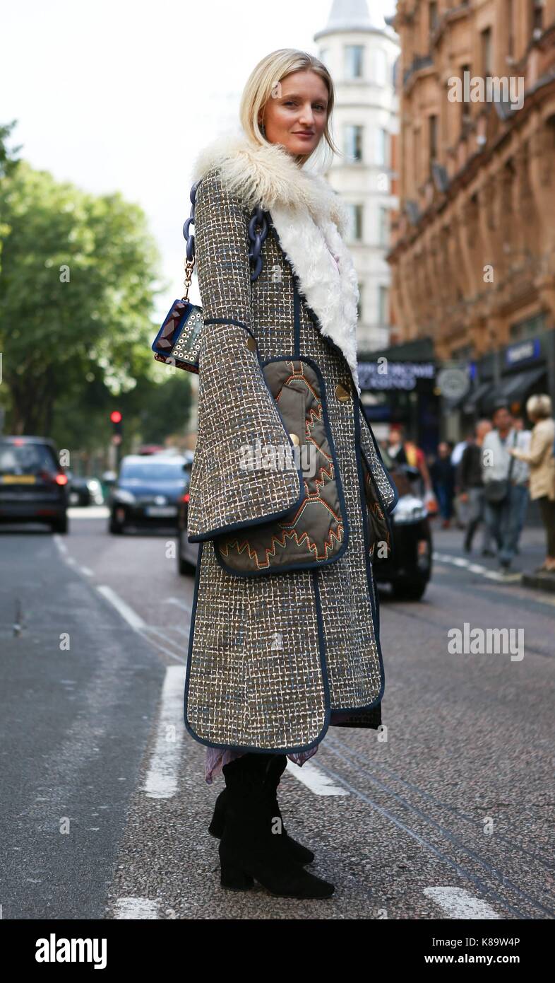 Lago di candice, editor di stile a vogue australia, ponendo al di fuori della pista topshop visualizza durante la London Fashion Week - Settembre 17, 2017 - foto: pista manhattan/valentina ranieri ***per solo uso editoriale*** | verwendung weltweit Foto Stock