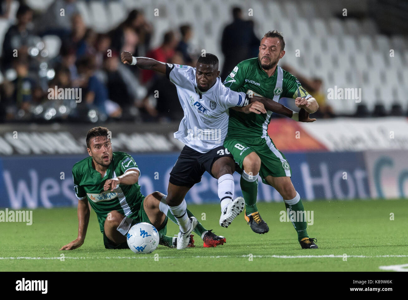 Cesena, Italia. Xv Sep, 2017. (L-r) riccardo marchizza (Avellino), lamin jallow (Cesena), angelo d'angelo (Avellino) calcio/calcetto : italiano 'serie B' match tra ac cesena 3-1 us avellino a orogel stadium-dino Manuzzi di Cesena, Italia . credito: Maurizio borsari/aflo/alamy live news Foto Stock