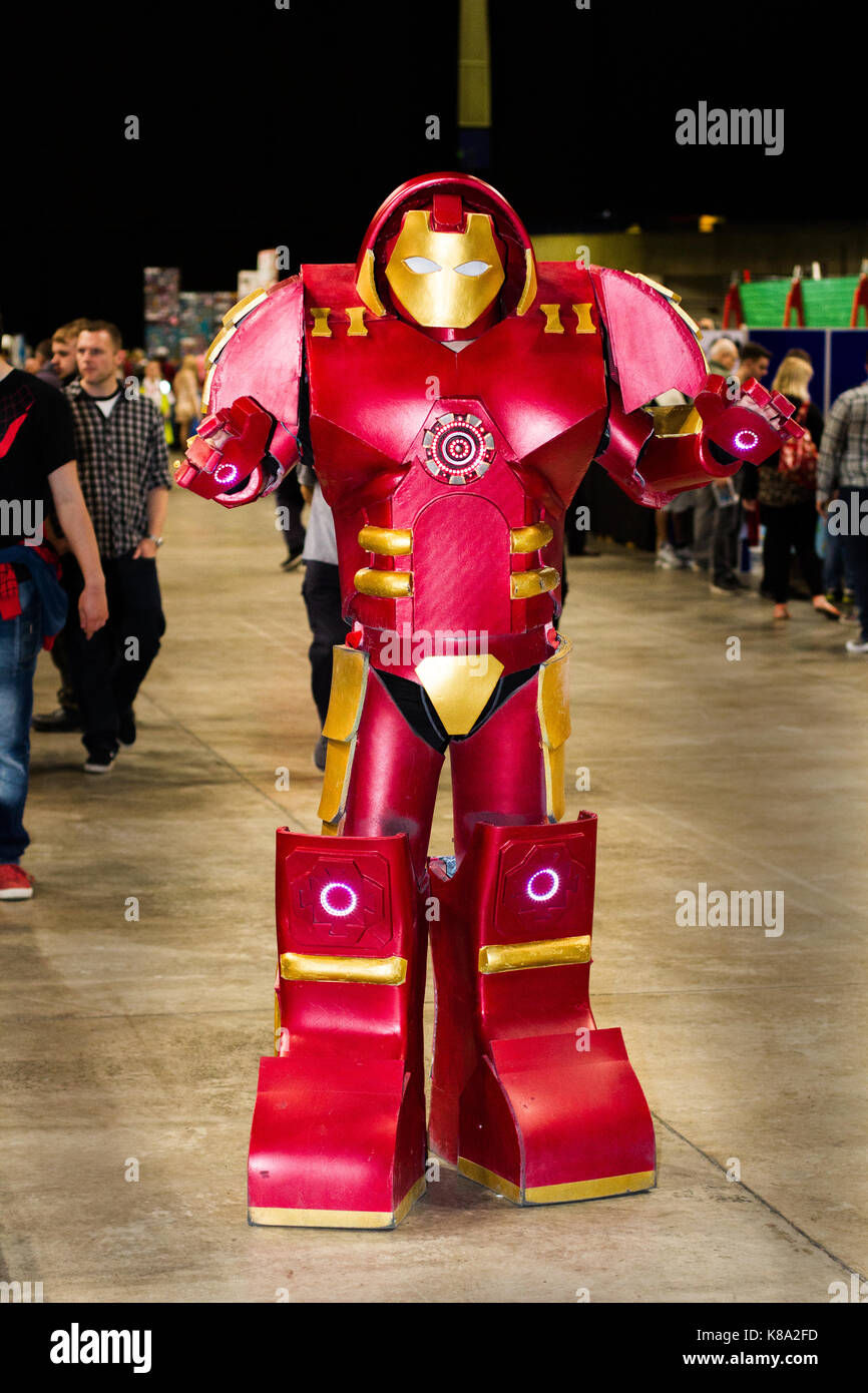 Iron man costume immagini e fotografie stock ad alta risoluzione - Alamy