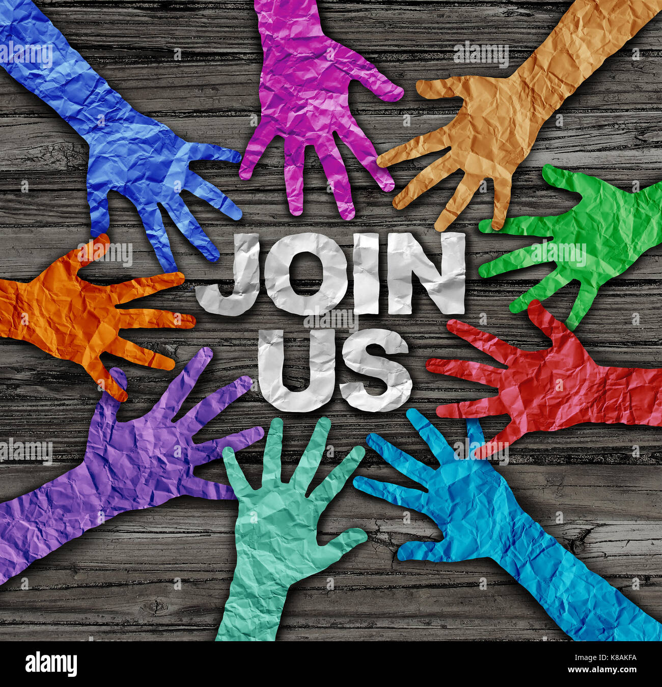 Unisciti a noi assumere il concetto di appartenenza come una comunità diversificata di mani fatte di carta sgualcita provenienti insieme entrare a far parte di una campagna. Foto Stock