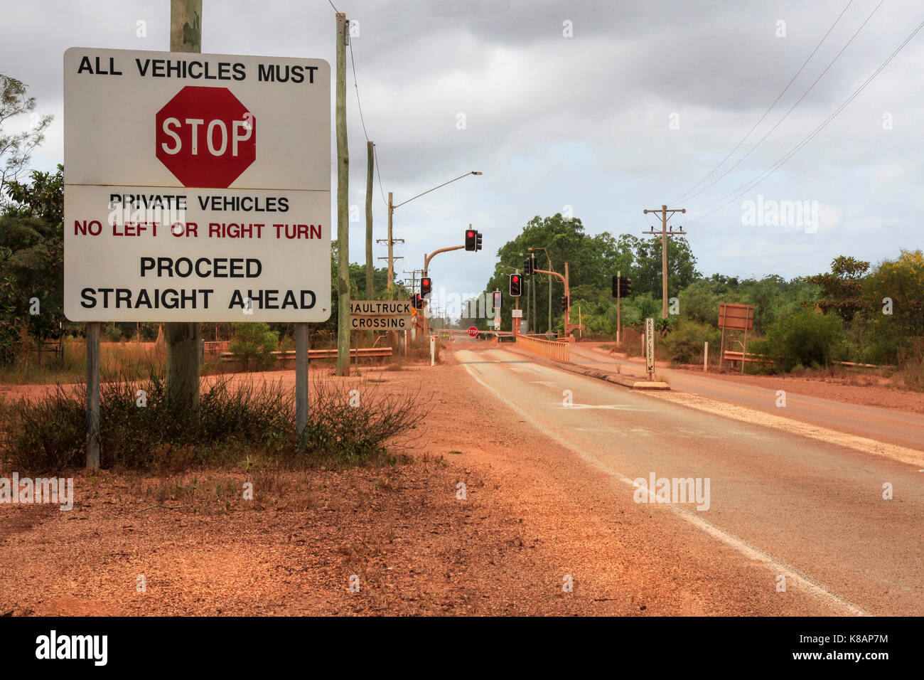 Ingresso in Weipa che è la città più grande nel centro di Cape York.it è una città mineraria Foto Stock
