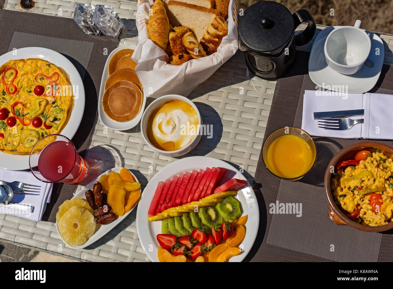 Sulla tavola fresca e sana colazione per due Foto Stock