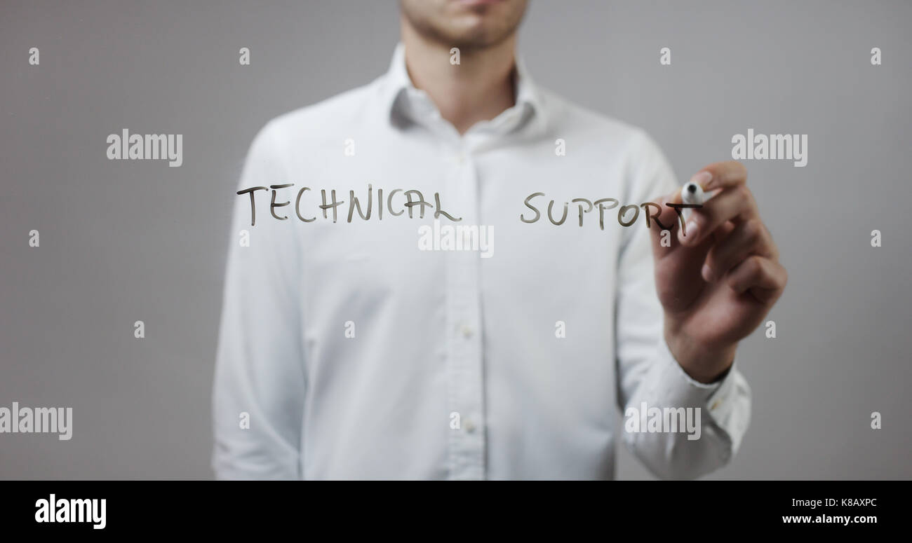 Supporto tecnico , l' uomo la scrittura su vetro Foto Stock