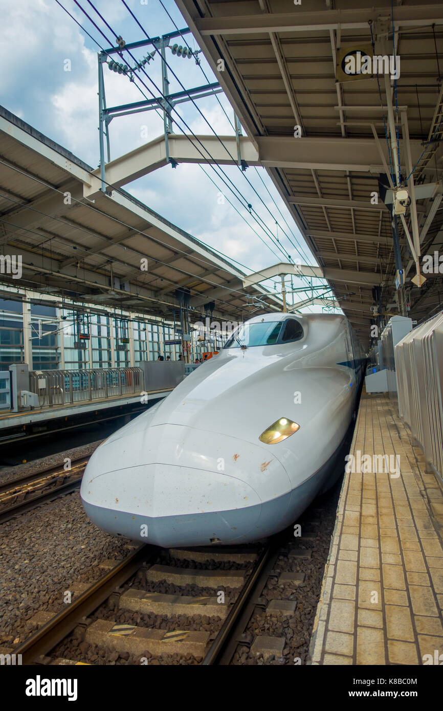 Kyoto, Giappone - Luglio 05, 2017: jr700 il treno superveloce shinkansen con partenza Stazione di Kyoto a Kyoto, Giappone Foto Stock