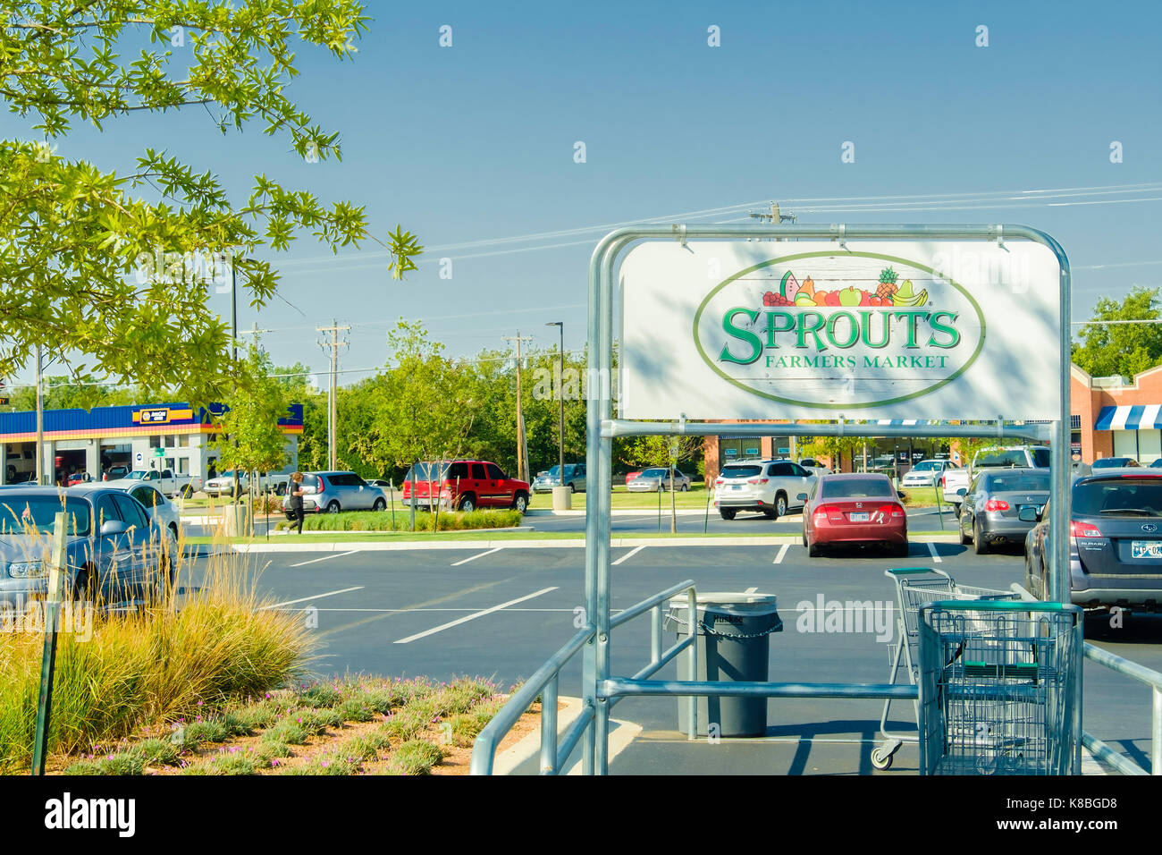 I germogli Farmers Market, vendita naturali, organici e prodotti senza glutine nella città di Oklahoma, Oklahoma, Stati Uniti d'America. Foto Stock