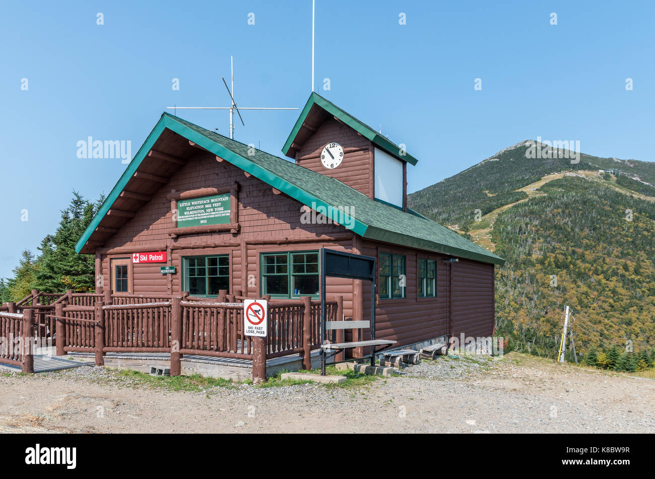 Sci edificio di pattuglia sul vertice di Little Whiteface in Wilmington NY Foto Stock