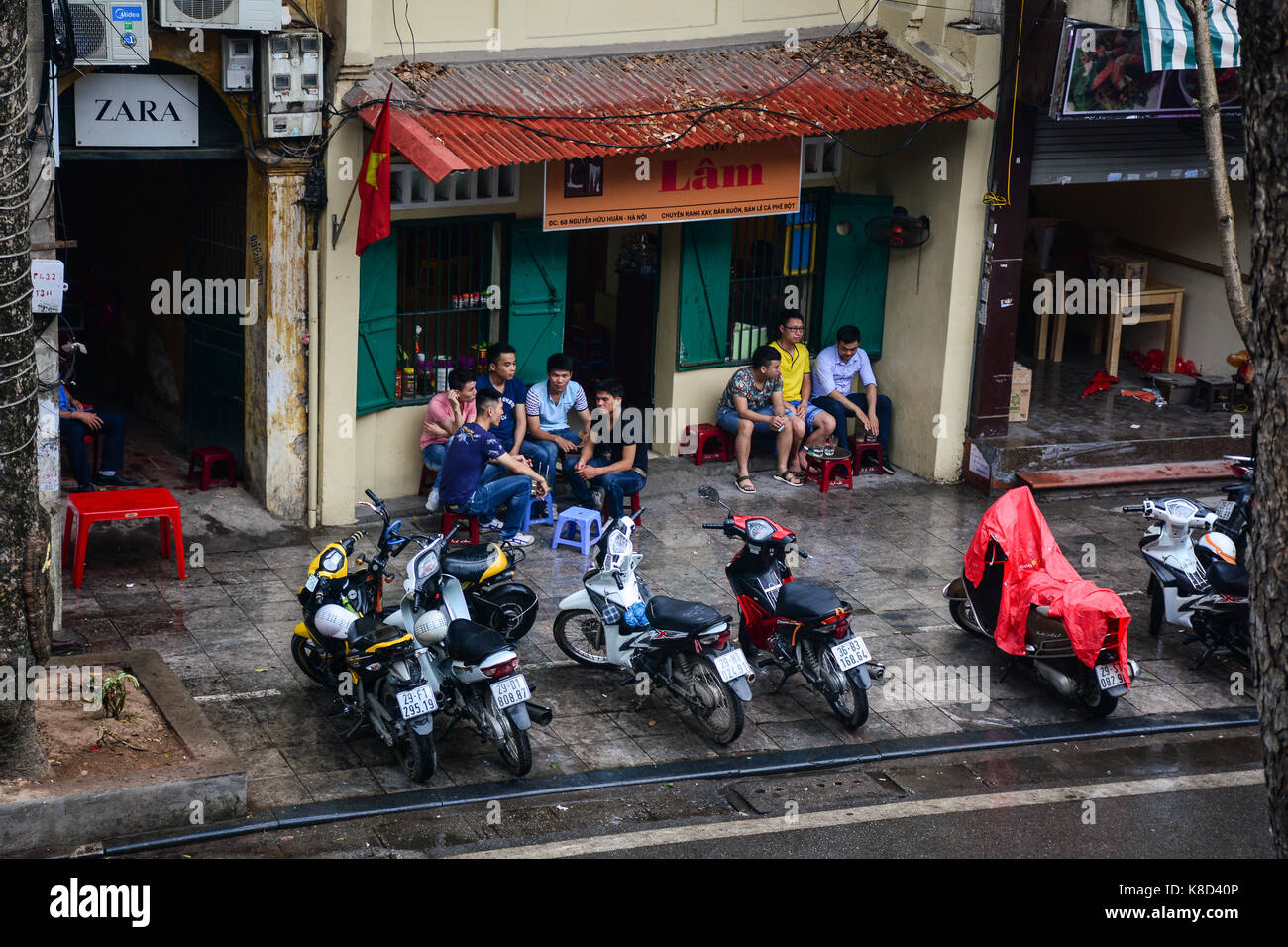 Hanoi, Vietnam - 24 maggio 2016. street presso la città vecchia di Hanoi, Vietnam. Hanoi è la capitale del Vietnam e il paese la seconda più grande città per popolazione Foto Stock