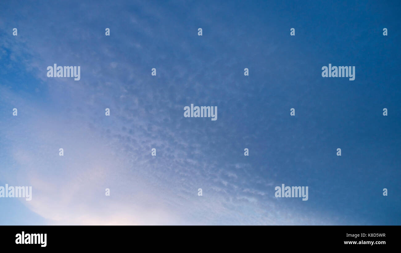 Come l'assalto allontanata, blue sky ha cominciato a tornare. Foto Stock