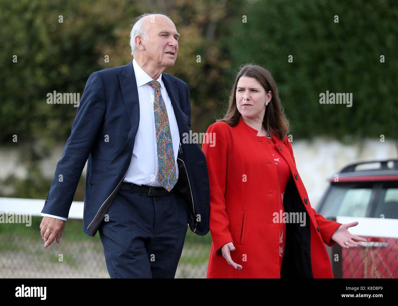 I liberali democratici leader sir vince il cavo e vice leader jo swinson (destra) arrivano a democratici liberali conferenza presso il centro internazionale di Bournemouth. Foto Stock