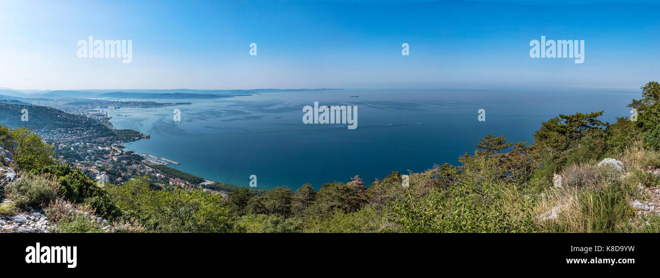 Vista dal tempio di monte grisa il golfo di Trieste in Friuli-venezia giulia in italia Foto Stock