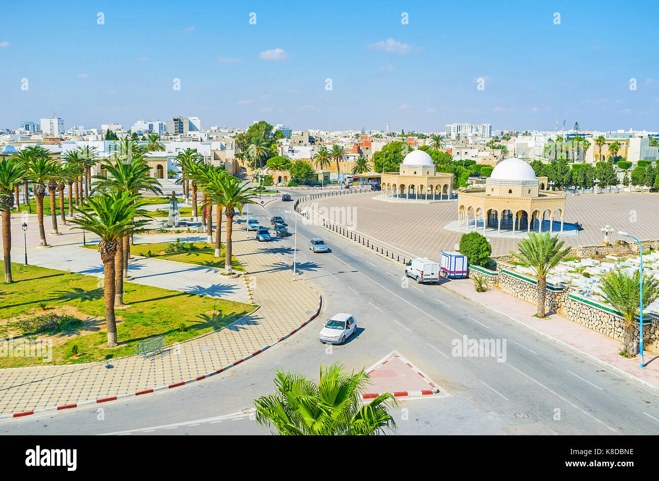 Vista aerea di Habib Bourguiba quadrato con due semetrical arabo padiglioni, Monastir, Tunisia. Foto Stock