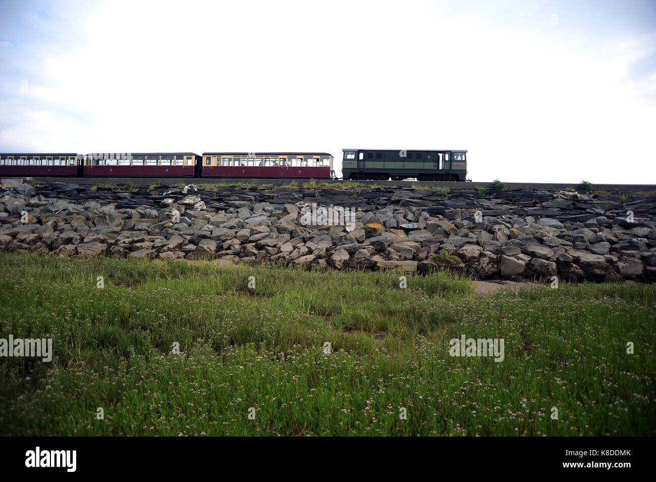 "Vale di ffestiniog' attraversamento della pannocchia con la 08:30 porthmadog harbour - Blaenau Ffestiniog servizio. ffestiniog railway. Foto Stock