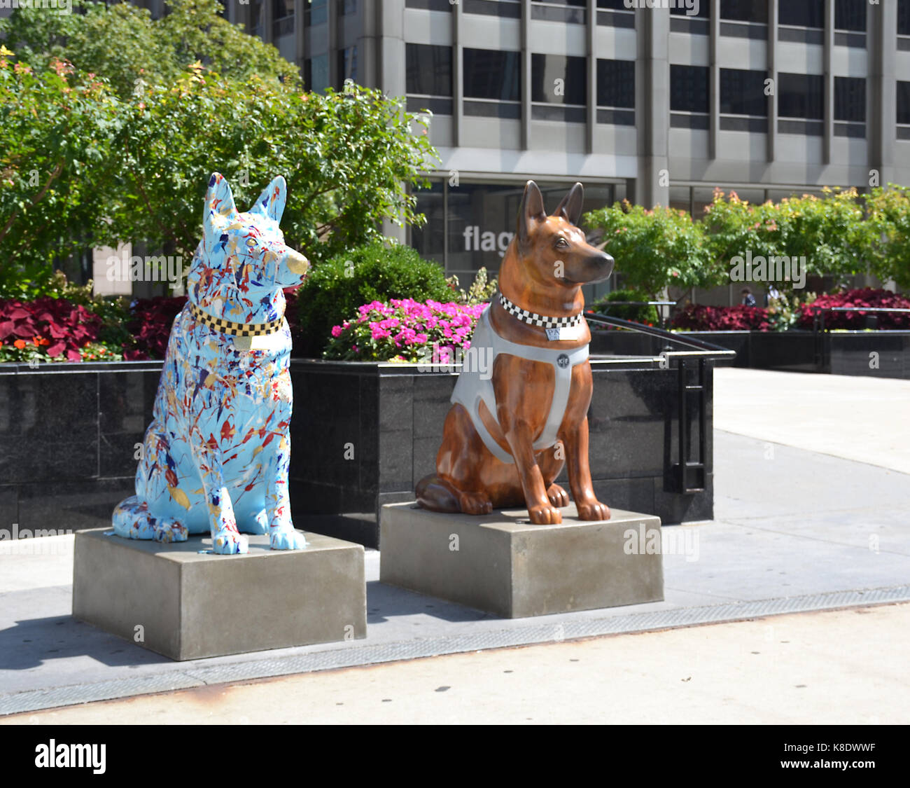 Dog statue in onore di caduti gli ufficiali di polizia a Chicago, Illinois Foto Stock