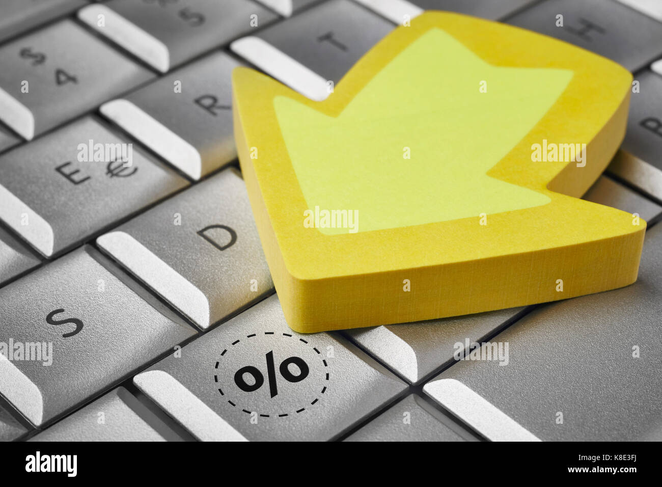 Salvare percentuale sconto icona su una tastiera. L'e-commerce. simbolo Foto Stock
