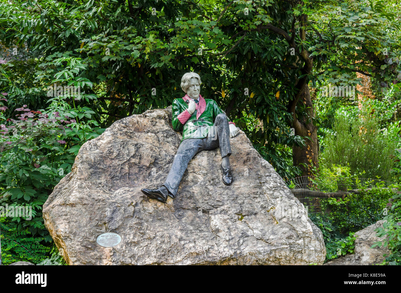 Irlanda, Dublino, Oscar monumento selvaggio nella piazza Merrion, Irland, Oscar Wilde Denkmal am Merrion Square Foto Stock