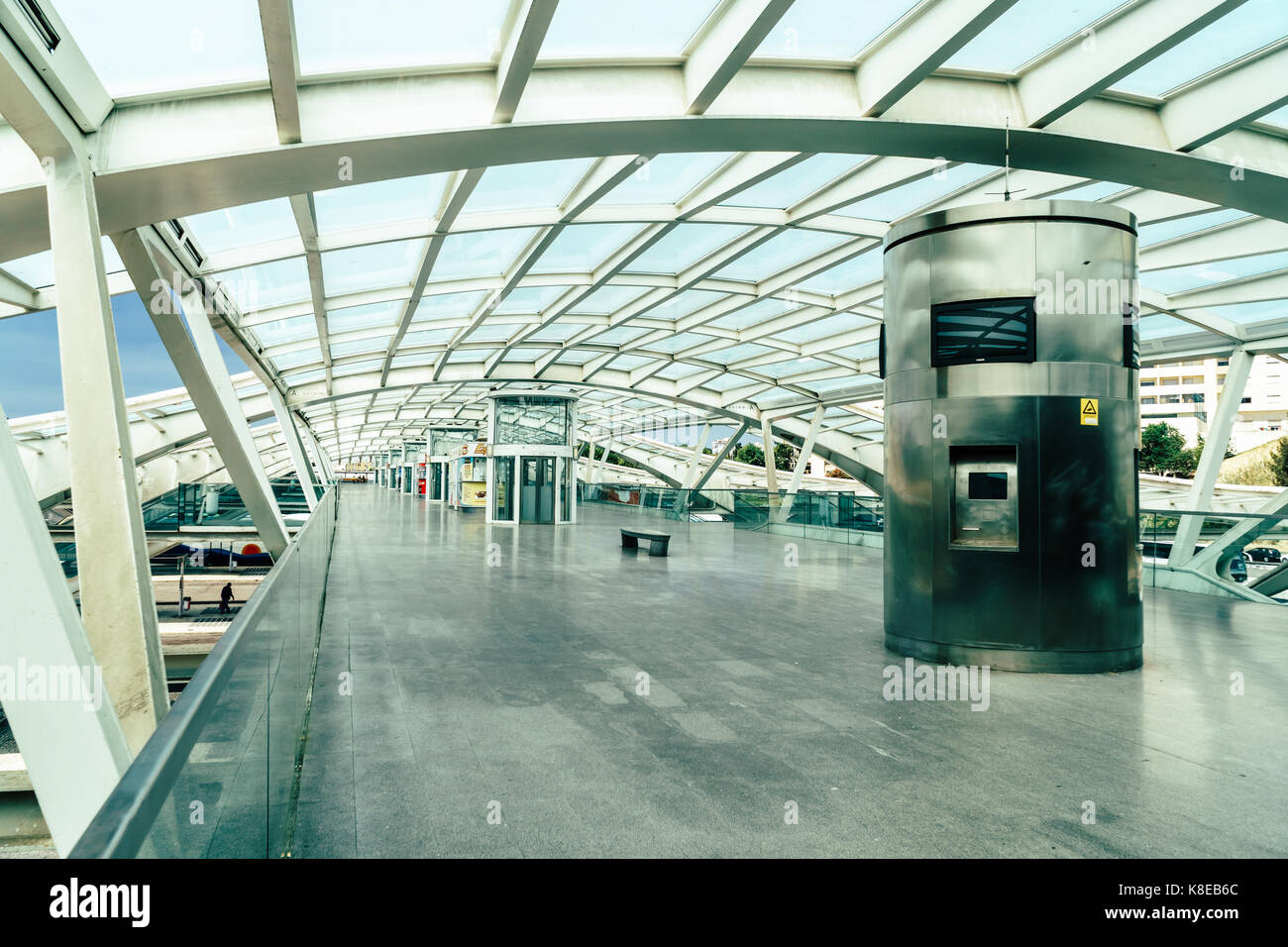 Lisbona, Portogallo - agosto 10, 2017: Gare do Oriente (Lisbona stazione oriente) è uno dei principali portoghese di trasporto intermodale hub situato nel ci Foto Stock