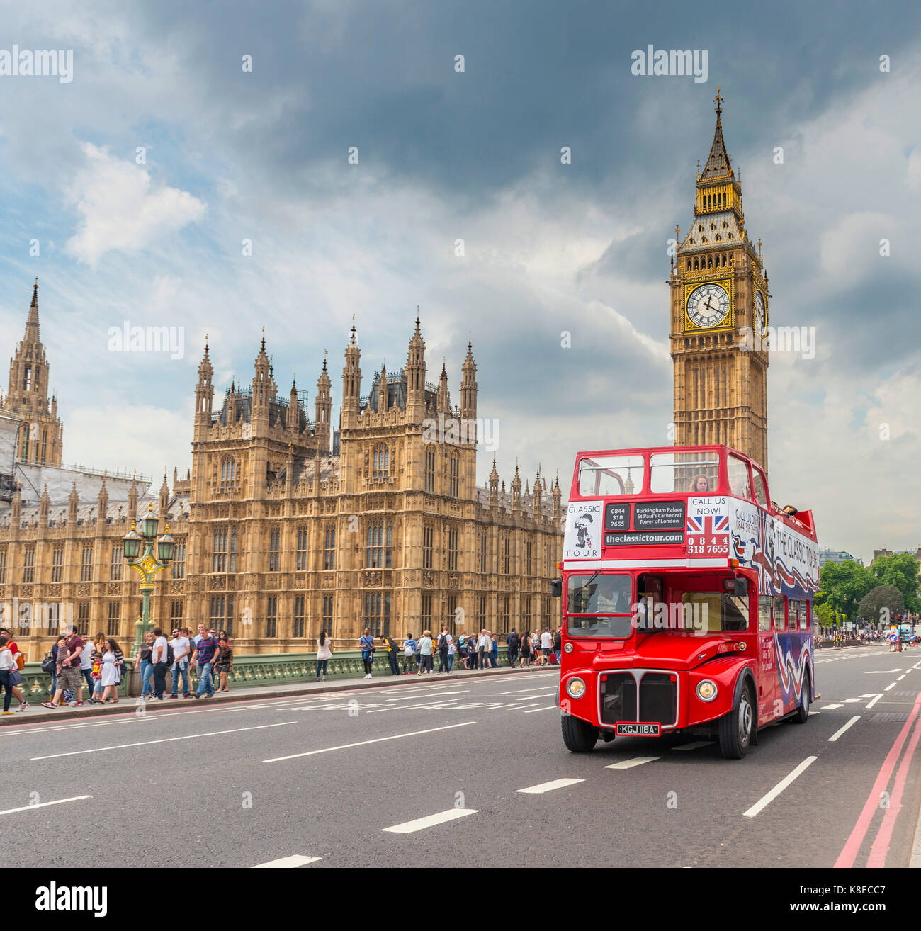 Double-decker bus, Westminster Bridge, Palazzo di Westminster, la casa del parlamento, il Big Ben, City of Westminster, Londra Foto Stock
