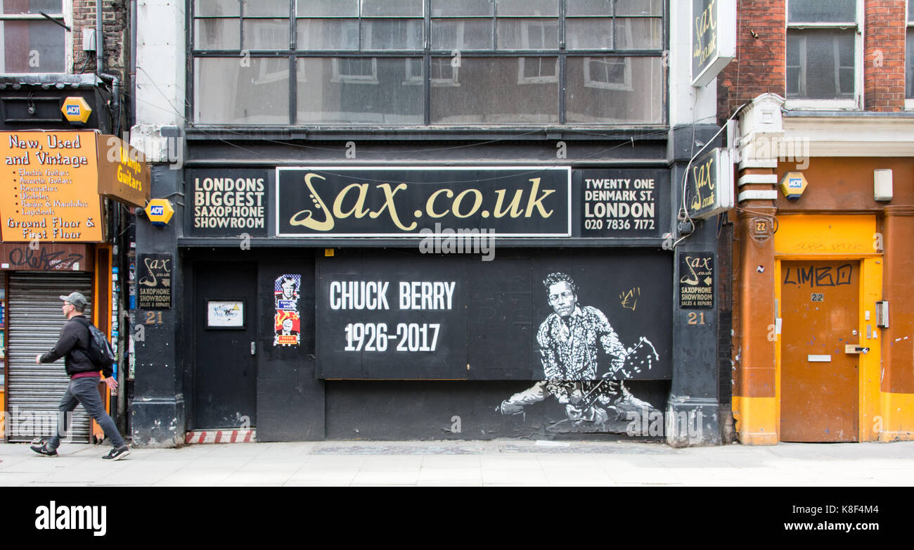 Un murale raffigurante Charles Edward Anderson Berry (Chuck Berry) sulla Danimarca Street, la casa del rock and roll, nel West End di Londra. Foto Stock