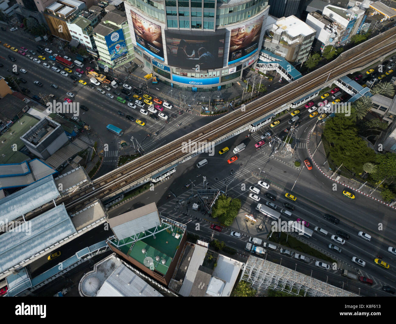 Ripresa aerea di una intersezione a Bangkok Foto Stock