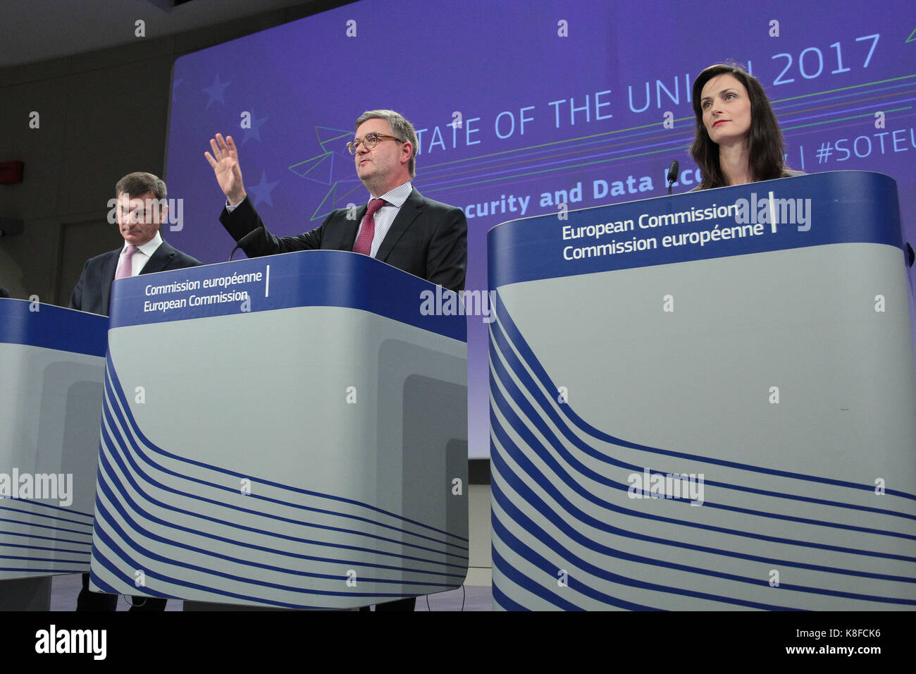 Bruxelles, Belgio. Xix Sep, 2017. Stato dell unione 2017 conferenza stampa dal vice-presidente Andrus Ansip, e Commissari julian king e mariya Gabriele su sicurezza informatica e pacchetto dati credito: leo cavallo/alamy live news Foto Stock