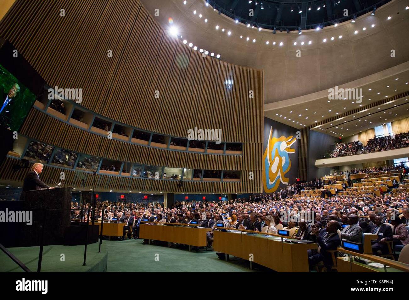New york, Stati Uniti d'America. Xix Sep, 2017. Presidente statunitense Donald Trump durante il suo discorso alla 72esima sessione dell' assemblea generale delle Nazioni Unite il 19 settembre 2017 a New York City. Credito: planetpix/alamy live news Foto Stock