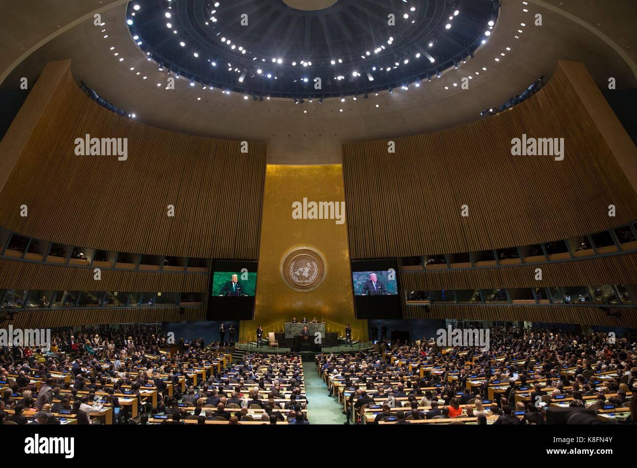 New york, Stati Uniti d'America. Xix Sep, 2017. Presidente statunitense Donald Trump durante il suo discorso alla 72esima sessione dell' assemblea generale delle Nazioni Unite il 19 settembre 2017 a New York City. Credito: planetpix/alamy live news Foto Stock