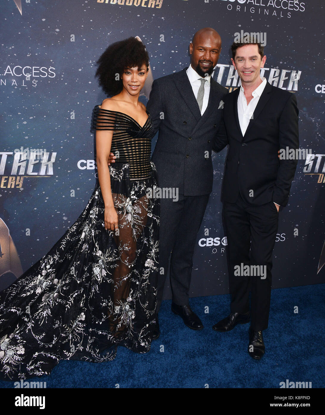 Los Angeles, Stati Uniti d'America. Xix Sep, 2017. sonequa martin-verde , marito kenric verde, james frain 057 arrivando alla star trek discovery premiere al arclight Theatre di Los Angeles. 19 settembre 2017 credit: tsuni / usa/alamy live news Foto Stock