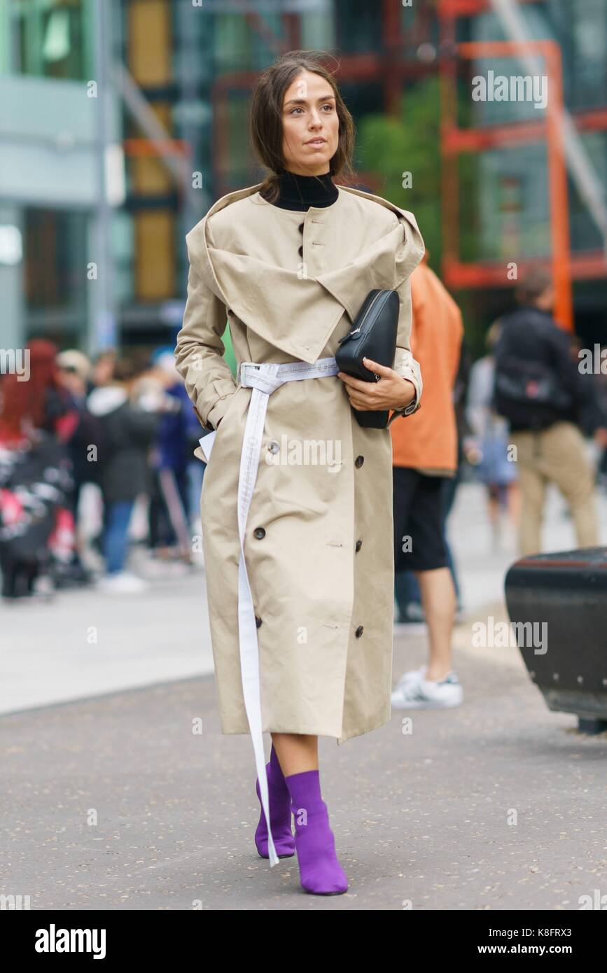 Blogger erika boldrin che pongono al di fuori del Christopher Kane pista visualizza durante la London Fashion Week - Settembre 18, 2017 - foto: pista manhattan/grazia lunn ***per solo uso editoriale*** | verwendung weltweit Foto Stock