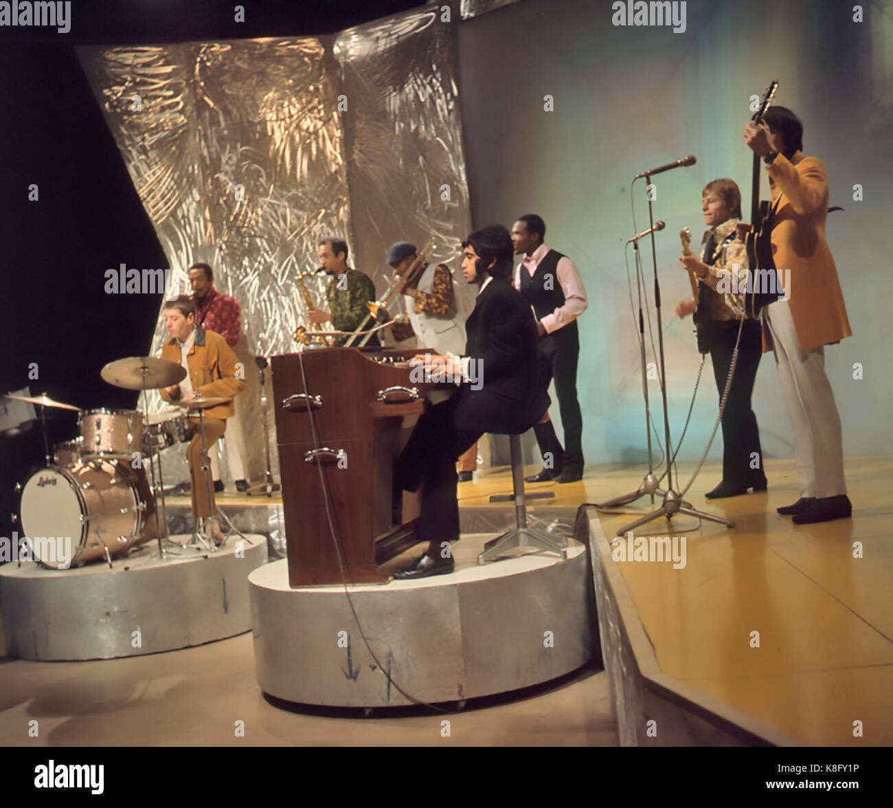 The FONDS UK rock and soul group on Top of the Pops nel 1967. Foto: Tony Gale Foto Stock