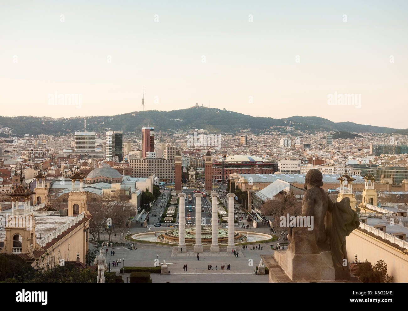 Paesaggio urbano elevati vista con plaza de las cascadas, Barcellona, Spagna Foto Stock
