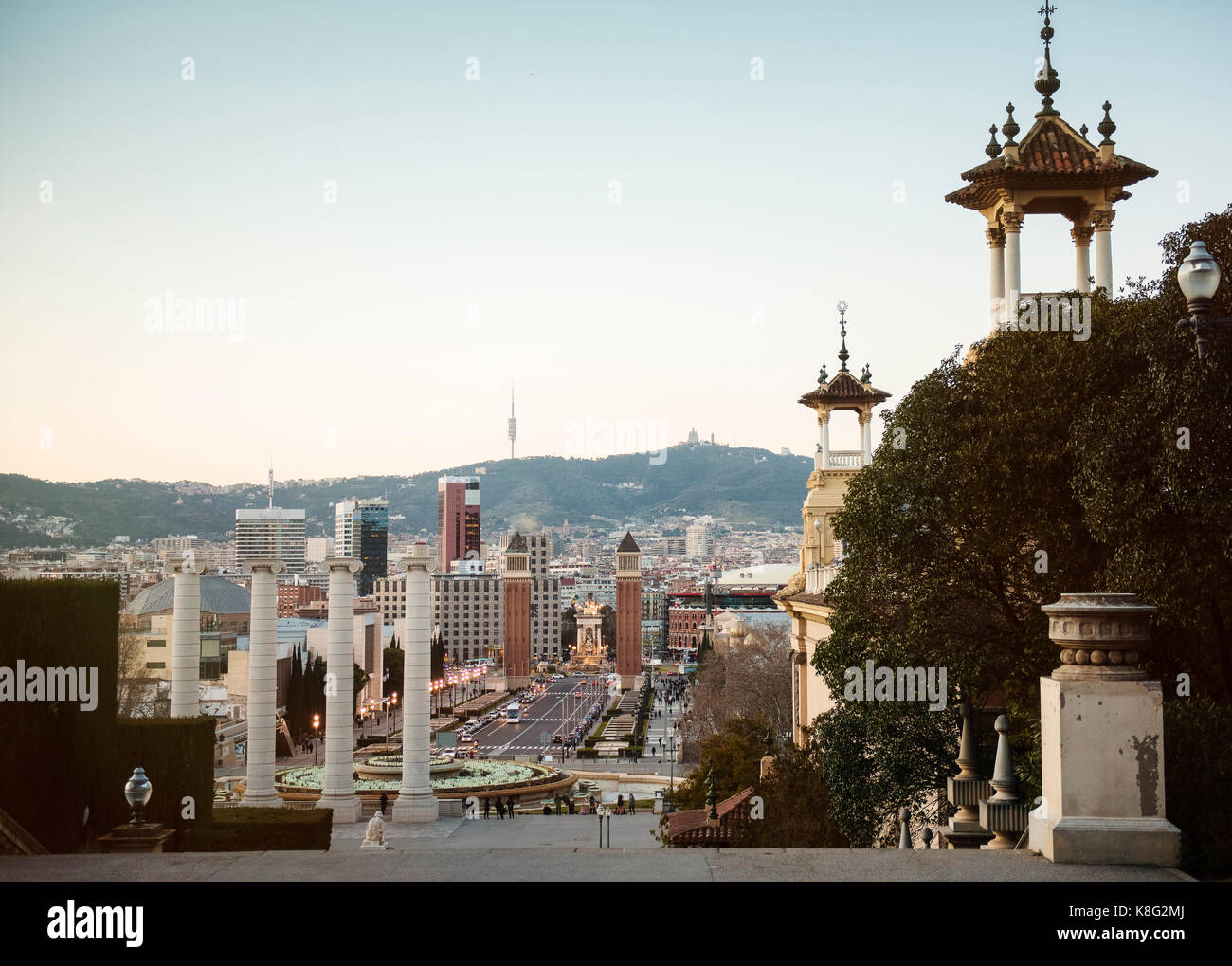 Paesaggio urbano elevati vista con plaza de las cascadas, Barcellona, Spagna Foto Stock