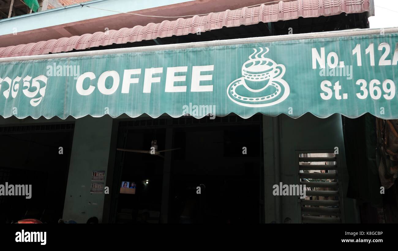 Chbar Ampov Monivong Bridg vietnamita zona Ghetto Phnom Penh Cambogia Coffee Shop segno Foto Stock