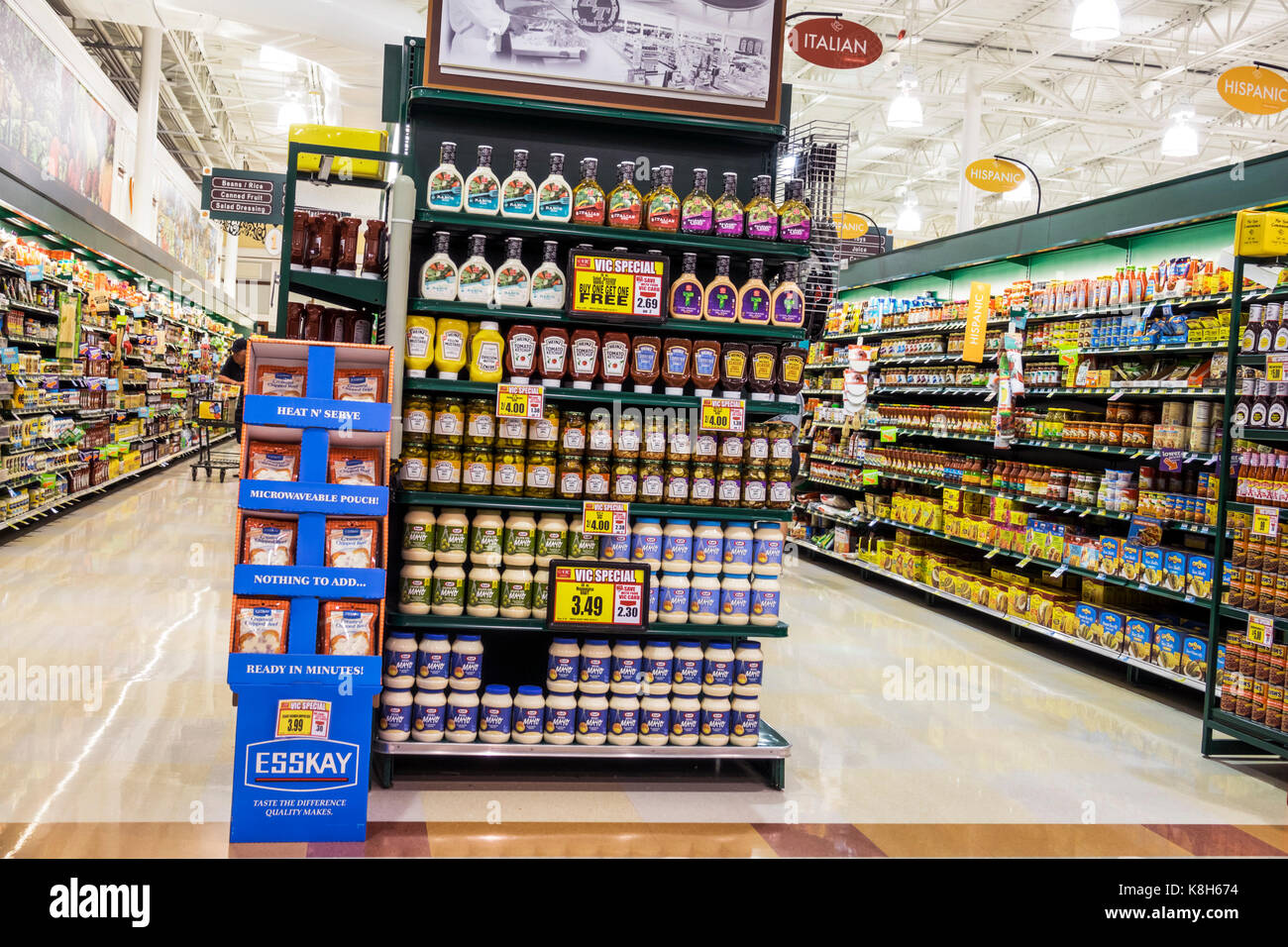 North Carolina,NC,Morehead City,Harris Teeter,negozio di alimentari,supermercato,vendita display prodotto,fine corsia,maionese,ketchup,insalata condita,senape,condizioni Foto Stock