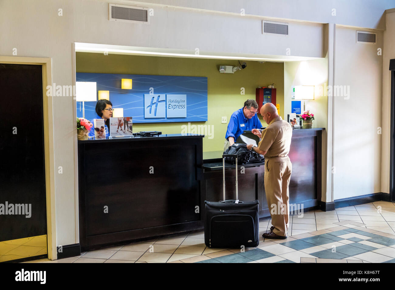 Morehead City North Carolina, Holiday Inn Express, hotel, check-in alla reception, prenotazione, prenotazione, impiegato, ospite, lug Foto Stock