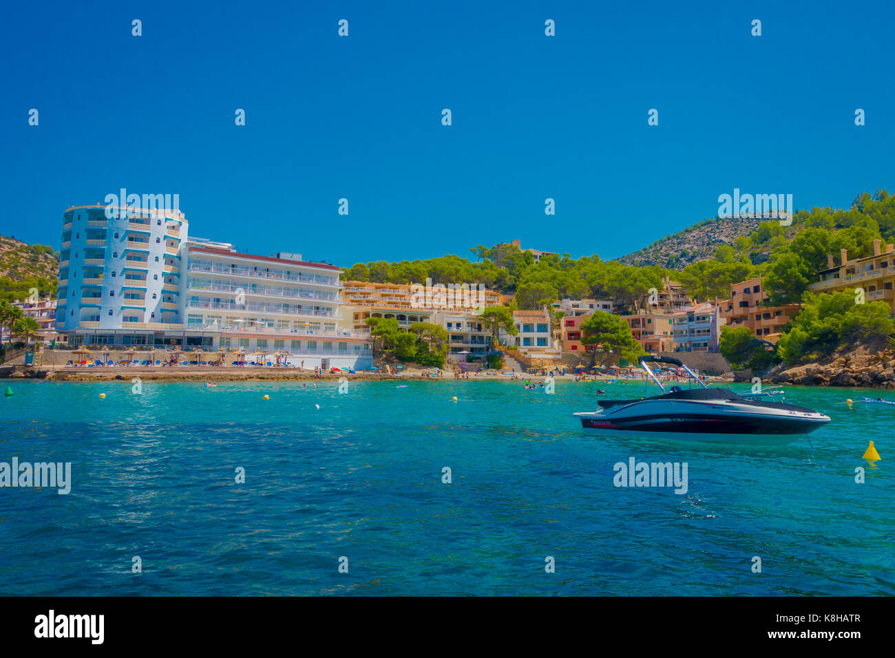 Sant Elm, Maiorca, Spagna - 18 agosto 2017: bella barca su escursioni regolari tra Sant Elm e dragonera island in Sant Elm, Maiorca, SPAGNA Foto Stock