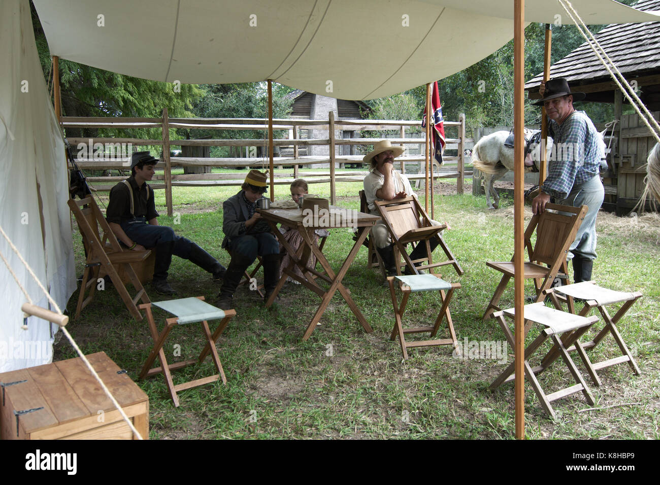 Baton Rouge, Louisiana, Stati Uniti d'America - 2016: la guerra civile rievocazione storica presso la LSU Rural Life Museum, un museo a cielo aperto della storia della Louisiana. Foto Stock