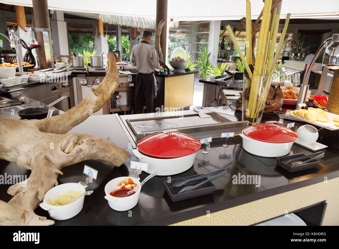 Maldive resort - La prima colazione a buffet a Kuramathi resort, Maldive, Asia Foto Stock