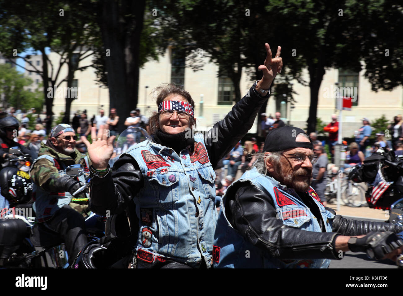 I ciclisti in lungo Constitution Avenue alla XXVI edizione Rolling Thunder Run biker rally in Washington D.C. durante il weekend del Memorial Day, 2013. Foto Stock