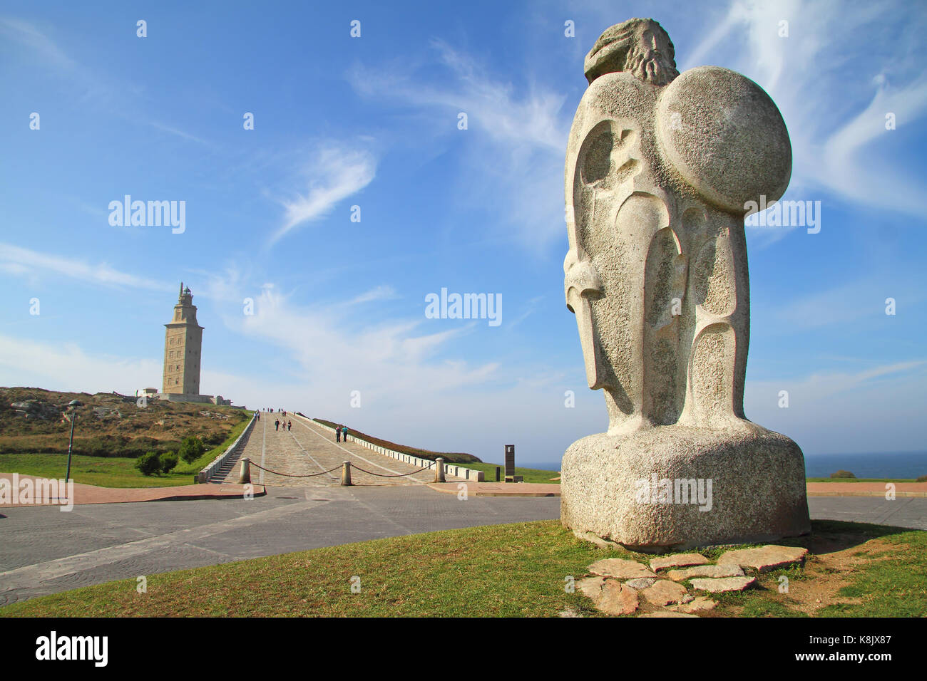 Statua di breogan, il mitico re celtica della Galizia e padre mitologico del galiziano nazione situata vicino alla torre di Hercules in A Coruña Foto Stock