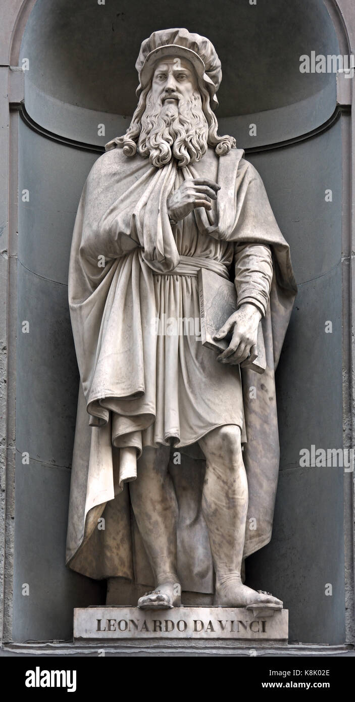 Leonardo da Vinci 1452 - 1519 ( Leonardo di ser Piero da Vinci ) Statua della Galleria degli Uffizi di Firenze e la toscana italia. LEONARDO DA VINCI da Luigi Pampaloni Foto Stock