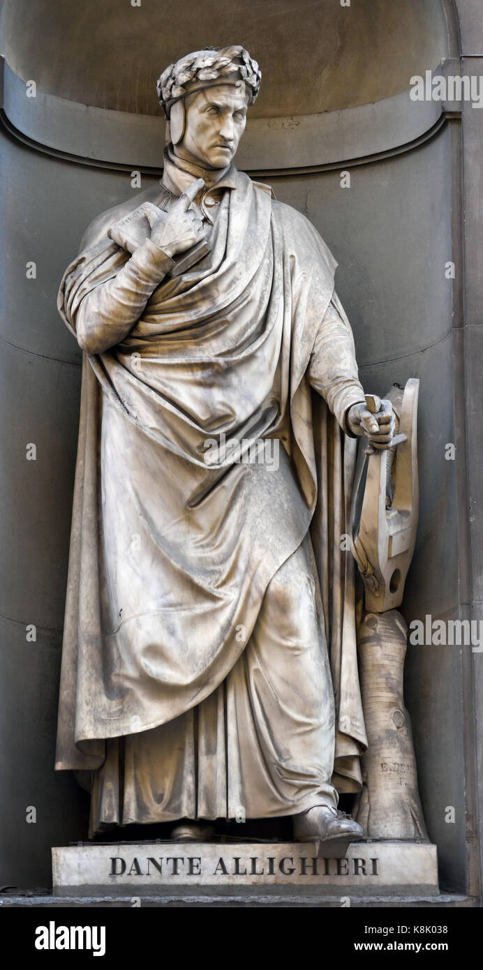 Poesia italiana Dante Alighieri di Paolo Emilio Demi, scolpito nel 1840 e nicchia in pietra prominente del colonnato della Galleria degli Uffizi a Firenze, Italia. Foto Stock