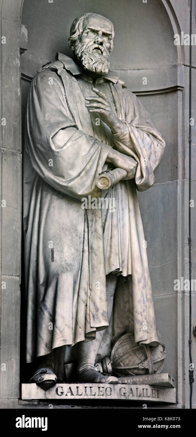 Galileo Galilei 1564 - 1642 era un italiano polymath: astronomo e fisico, ingegnere, filosofo e matematico.Statua della Galleria degli Uffizi di Firenze e la toscana italia. da Aristodemo Costoli Foto Stock